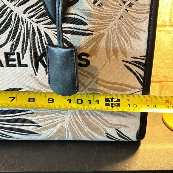 Michael Kors Palm tote-wallet not included, tags off - Picture 6 of 7
